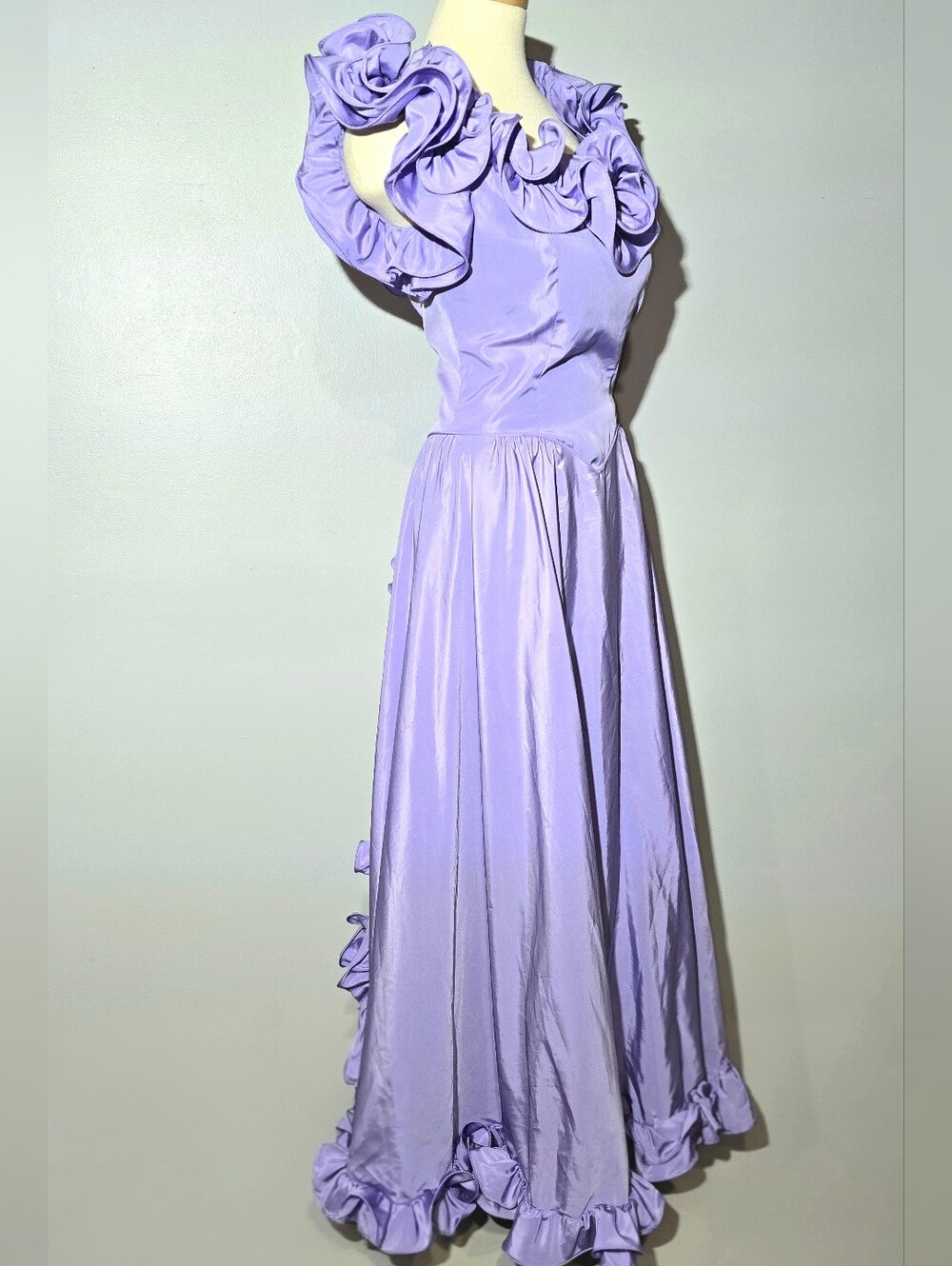 VINTAGE 80s ruffled formal prom gown dress lavender periwinkle purple full skirt